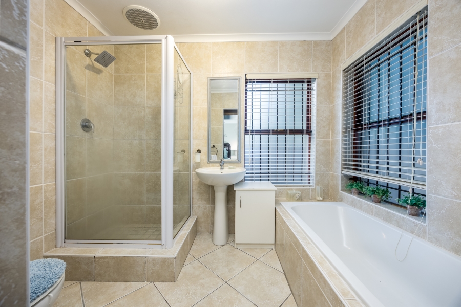 6 Bedroom Property for Sale in Eversdal Western Cape